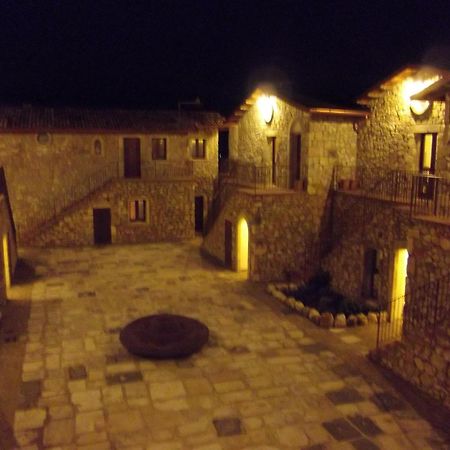 Hotel Il Feudo Dei Pierleoni Celano Buitenkant foto