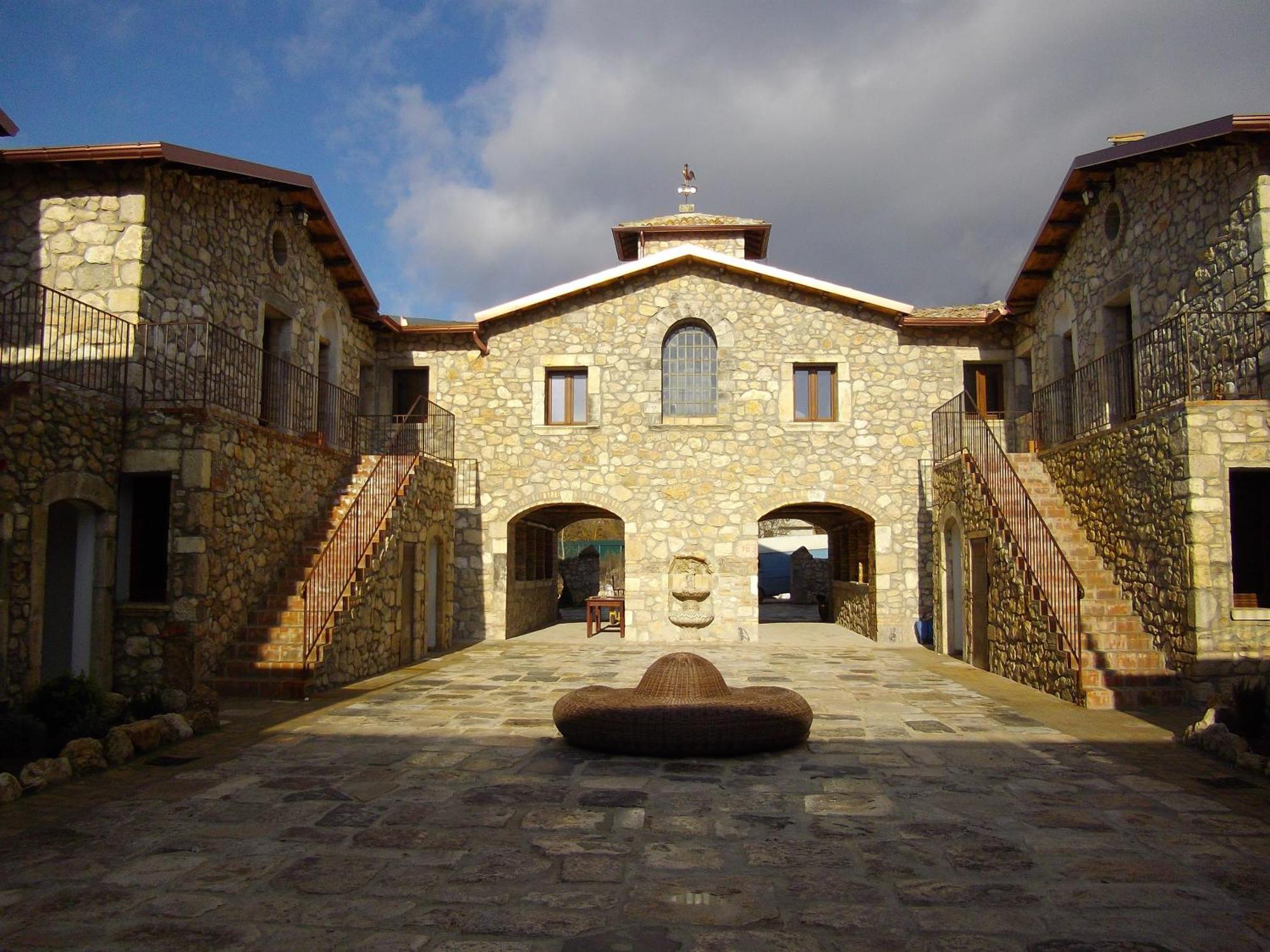 Hotel Il Feudo Dei Pierleoni Celano Buitenkant foto