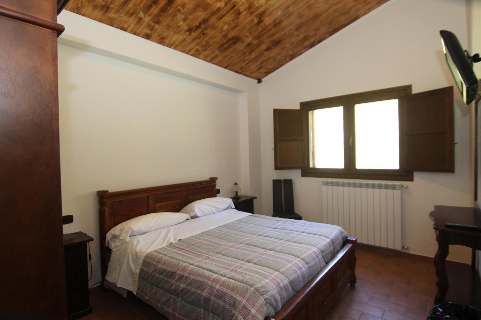 Hotel Il Feudo Dei Pierleoni Celano Buitenkant foto