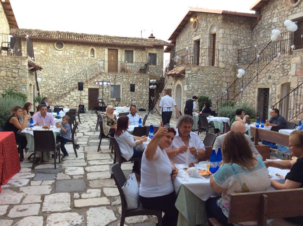 Hotel Il Feudo Dei Pierleoni Celano Buitenkant foto